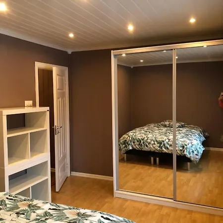 Den Gule Huset * Lyngdal